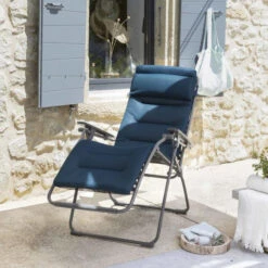 Fauteuil Relax Pliant LAFUMA Futura BeComfort XL - Bleu Encre -Tabouret Shop lfm3131.8900 fauteuil relax pliant lafuma futura becomfort xl bleu encre ambiance 2